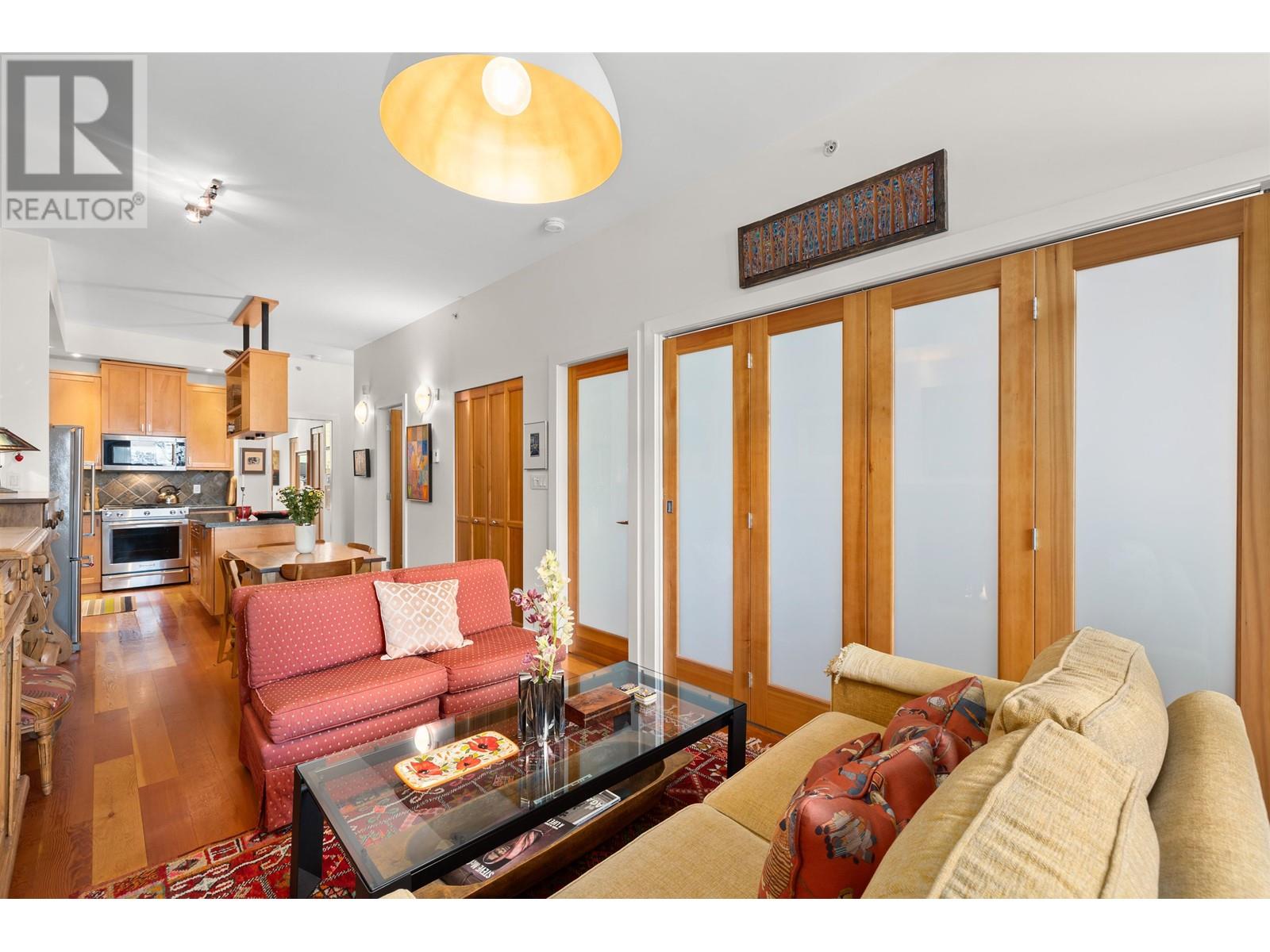 Listing Picture 8 of 40 : 201 2515 ONTARIO STREET, Vancouver / 溫哥華 - 魯藝地產 Yvonne Lu Group - MLS Medallion Club Member