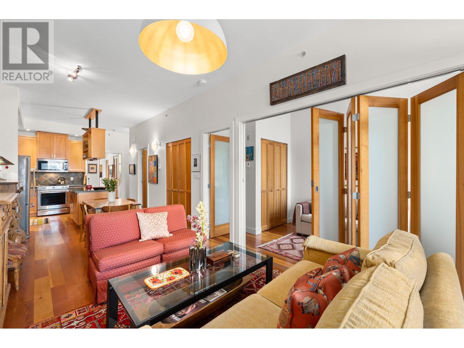 Listing Picture 9 of 40 : 201 2515 ONTARIO STREET, Vancouver / 溫哥華 - 魯藝地產 Yvonne Lu Group - MLS Medallion Club Member