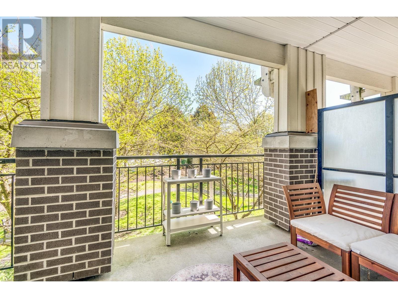 Listing Picture 11 of 34 : 220 5788 SIDLEY STREET, Burnaby / 本拿比 - 魯藝地產 Yvonne Lu Group - MLS Medallion Club Member
