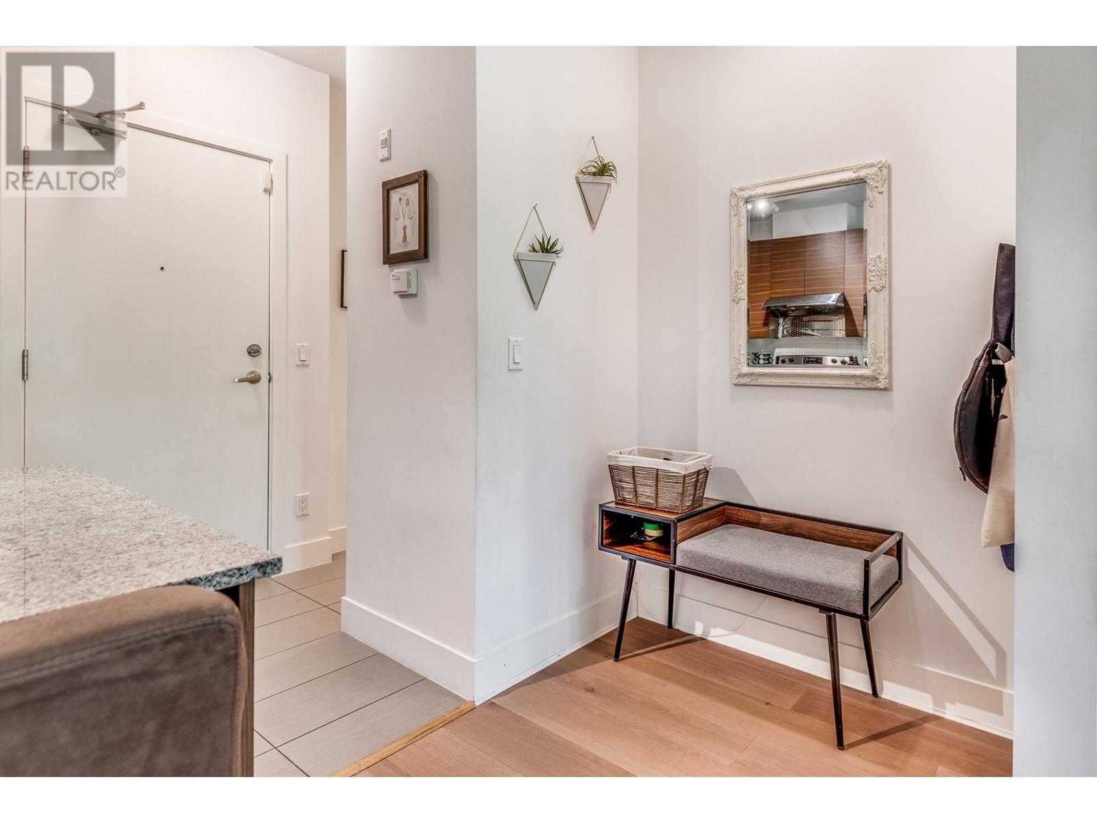 Listing Picture 2 of 34 : 220 5788 SIDLEY STREET, Burnaby / 本拿比 - 魯藝地產 Yvonne Lu Group - MLS Medallion Club Member