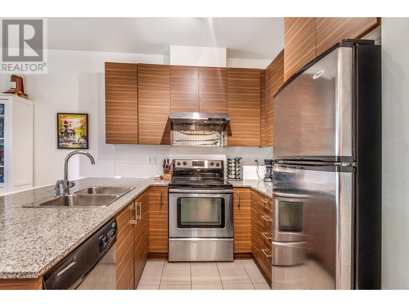 Listing Picture 3 of 34 : 220 5788 SIDLEY STREET, Burnaby / 本拿比 - 魯藝地產 Yvonne Lu Group - MLS Medallion Club Member
