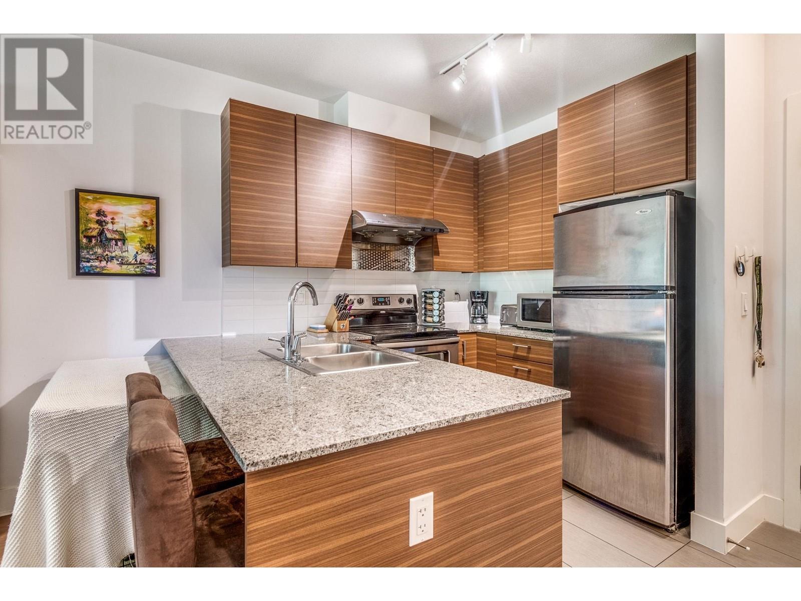 Listing Picture 4 of 34 : 220 5788 SIDLEY STREET, Burnaby / 本拿比 - 魯藝地產 Yvonne Lu Group - MLS Medallion Club Member