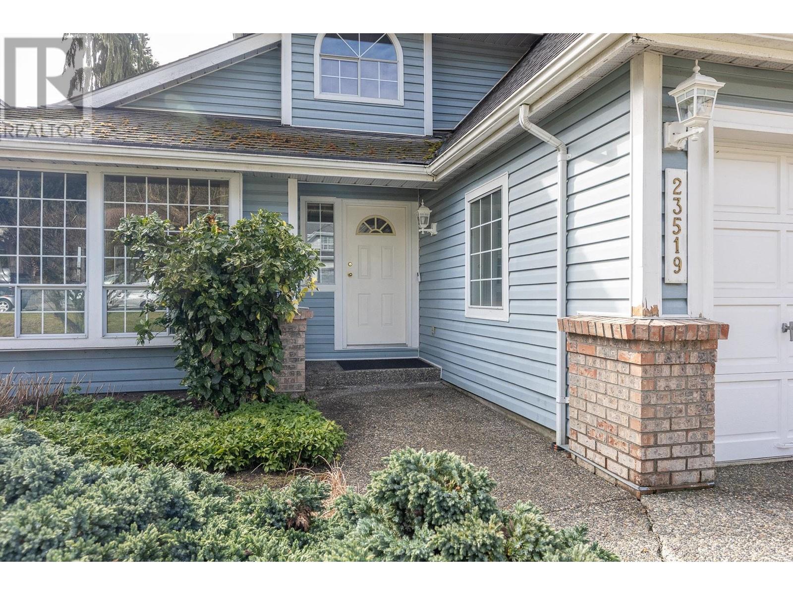 23519 Tamarack Lane, Maple Ridge, British Columbia  V2W 1B1 - Photo 3 - R2972334
