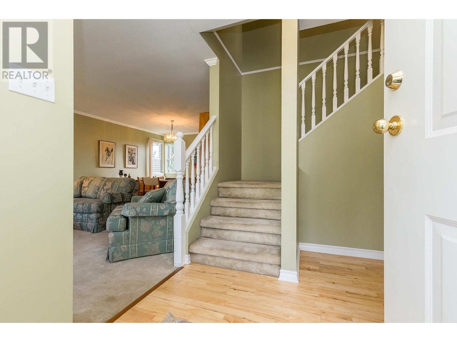 23519 Tamarack Lane, Maple Ridge, British Columbia  V2W 1B1 - Photo 4 - R2972334