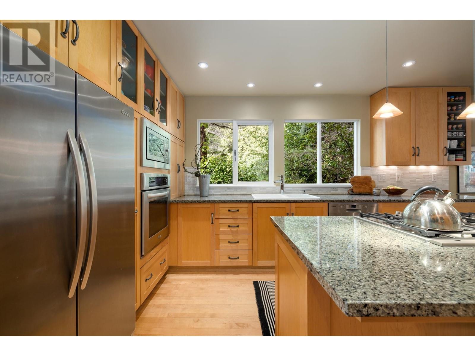 6032 Glenwynd Place, West Vancouver, British Columbia  V7W 2W5 - Photo 12 - R2972345