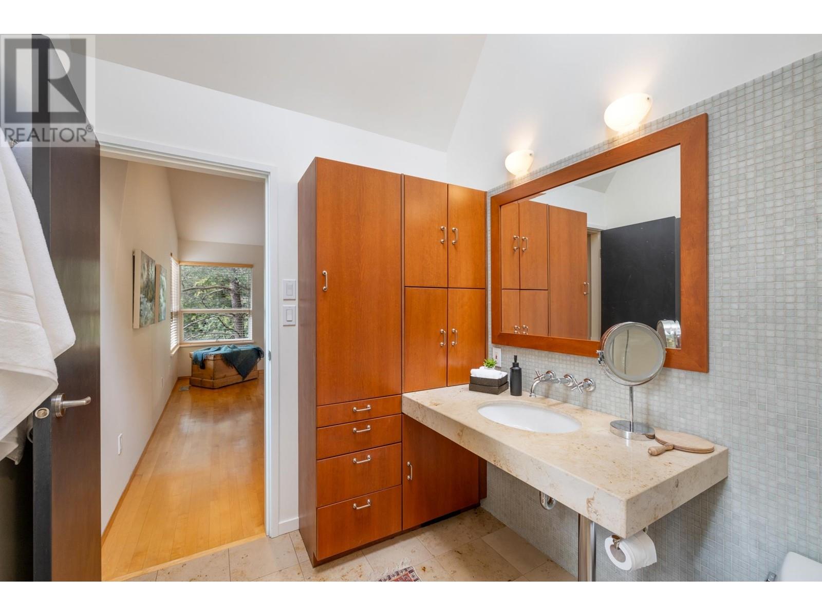 6032 Glenwynd Place, West Vancouver, British Columbia  V7W 2W5 - Photo 22 - R2972345