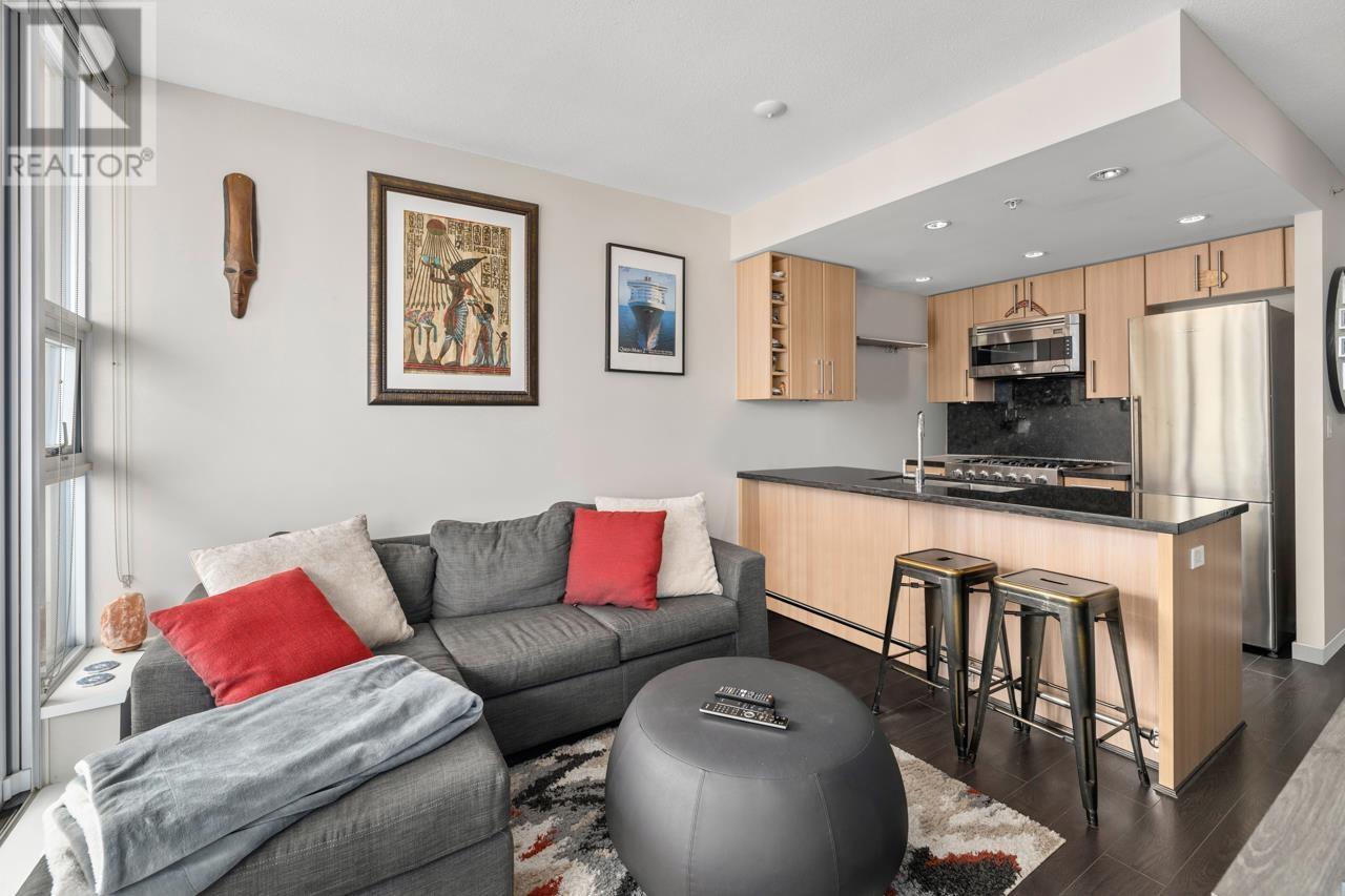 Listing Picture 2 of 25 : 1101 1708 COLUMBIA STREET, Vancouver / 溫哥華 - 魯藝地產 Yvonne Lu Group - MLS Medallion Club Member