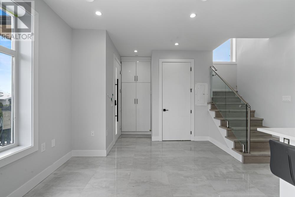 6751 Knight Street, Vancouver, British Columbia  V5P 2W4 - Photo 5 - R2972328