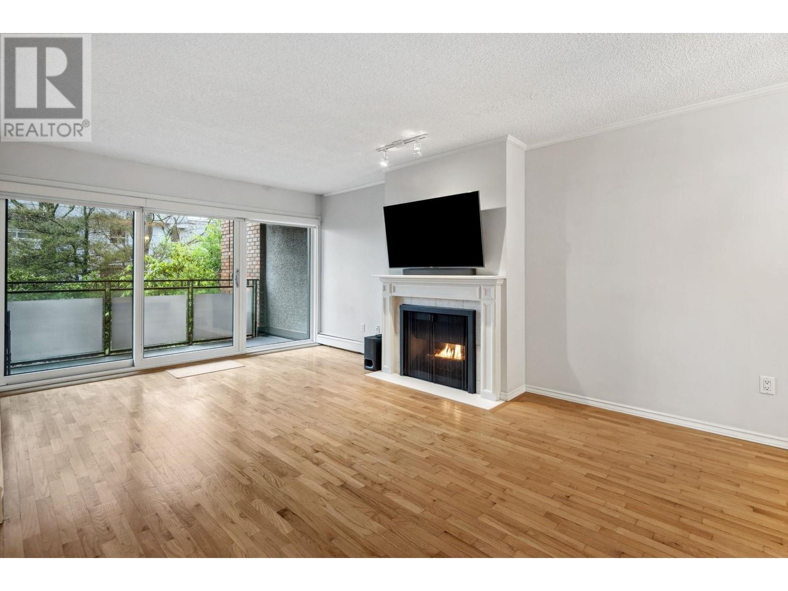 Listing Picture 5 of 30 : 403 1405 W 15TH AVENUE, Vancouver / 溫哥華 - 魯藝地產 Yvonne Lu Group - MLS Medallion Club Member