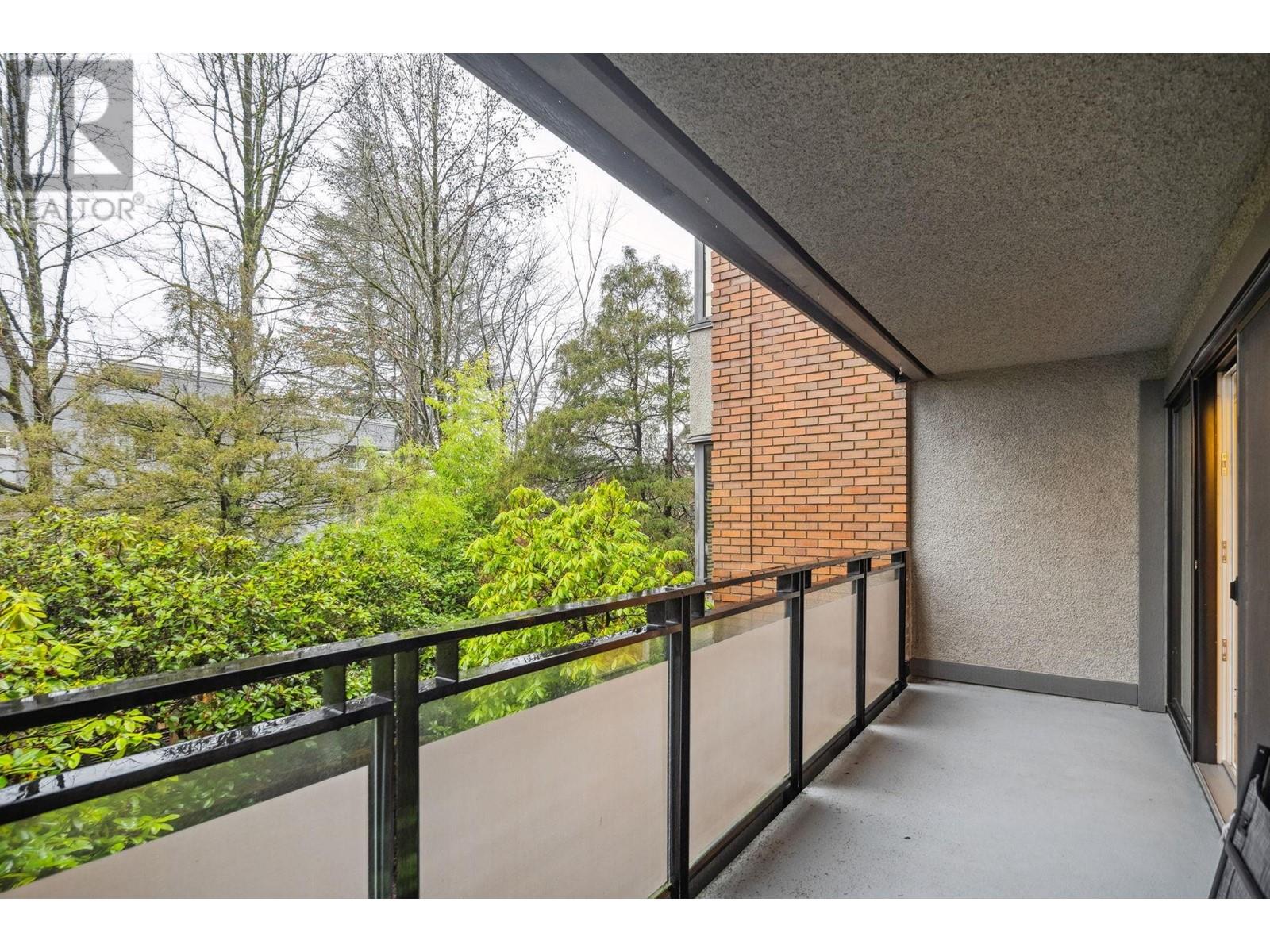 Listing Picture 27 of 30 : 403 1405 W 15TH AVENUE, Vancouver / 溫哥華 - 魯藝地產 Yvonne Lu Group - MLS Medallion Club Member