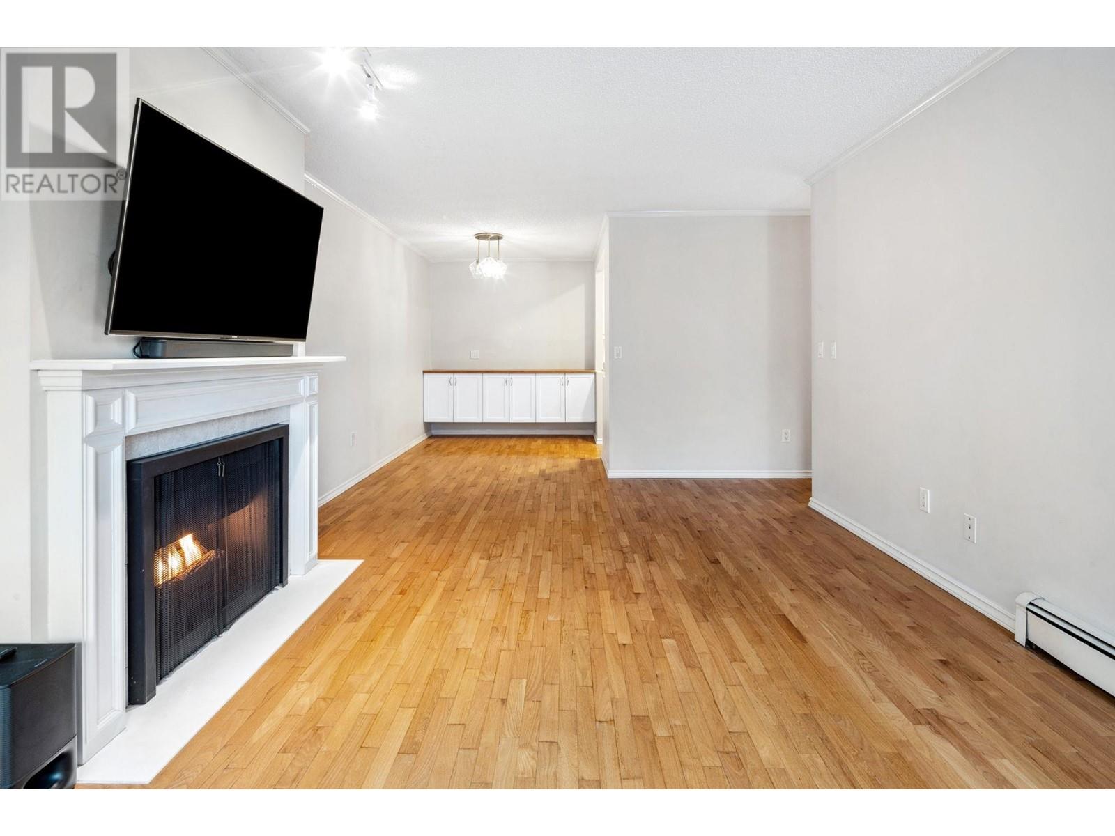 Listing Picture 21 of 30 : 403 1405 W 15TH AVENUE, Vancouver / 溫哥華 - 魯藝地產 Yvonne Lu Group - MLS Medallion Club Member