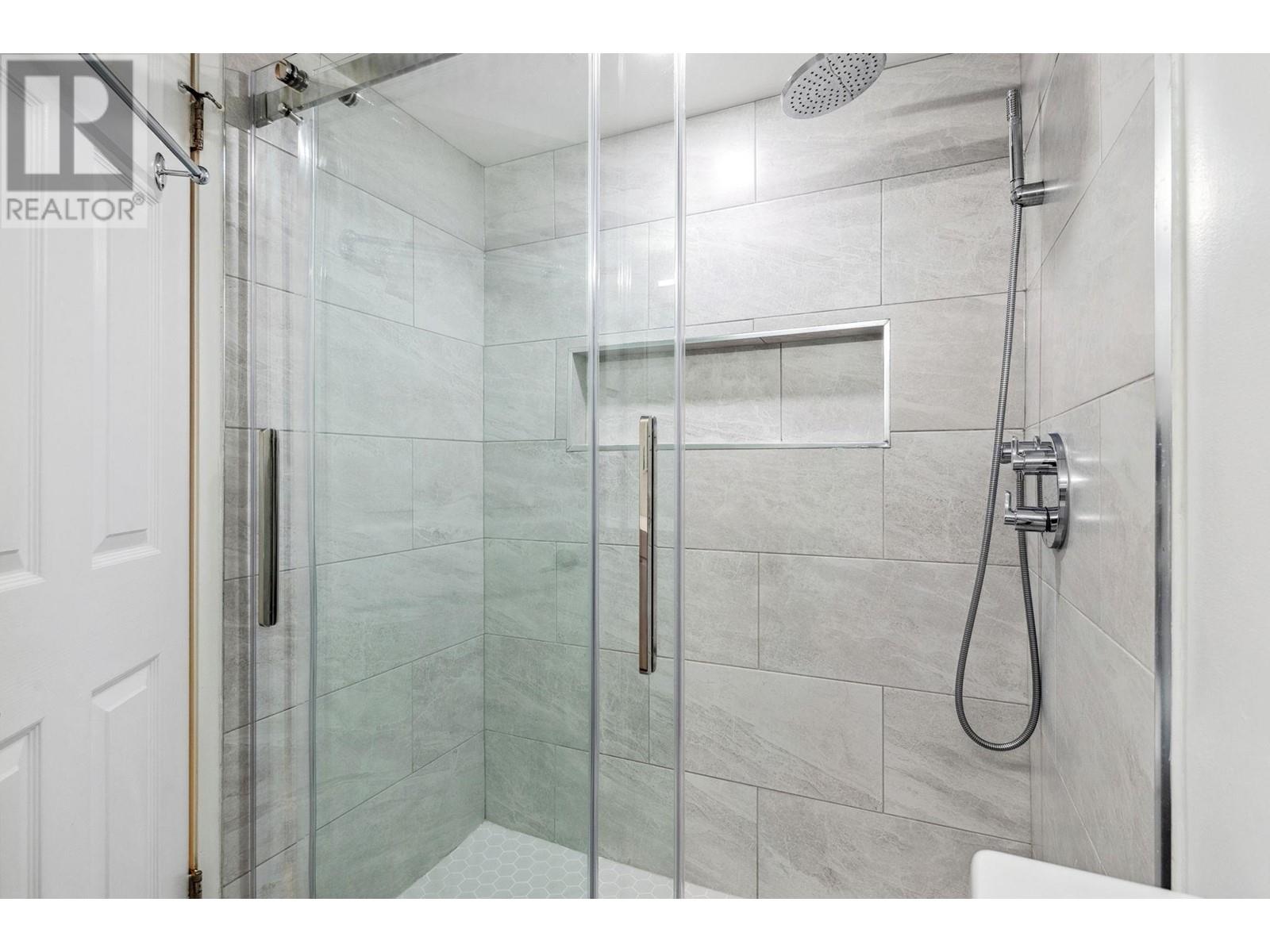 Listing Picture 23 of 30 : 403 1405 W 15TH AVENUE, Vancouver / 溫哥華 - 魯藝地產 Yvonne Lu Group - MLS Medallion Club Member