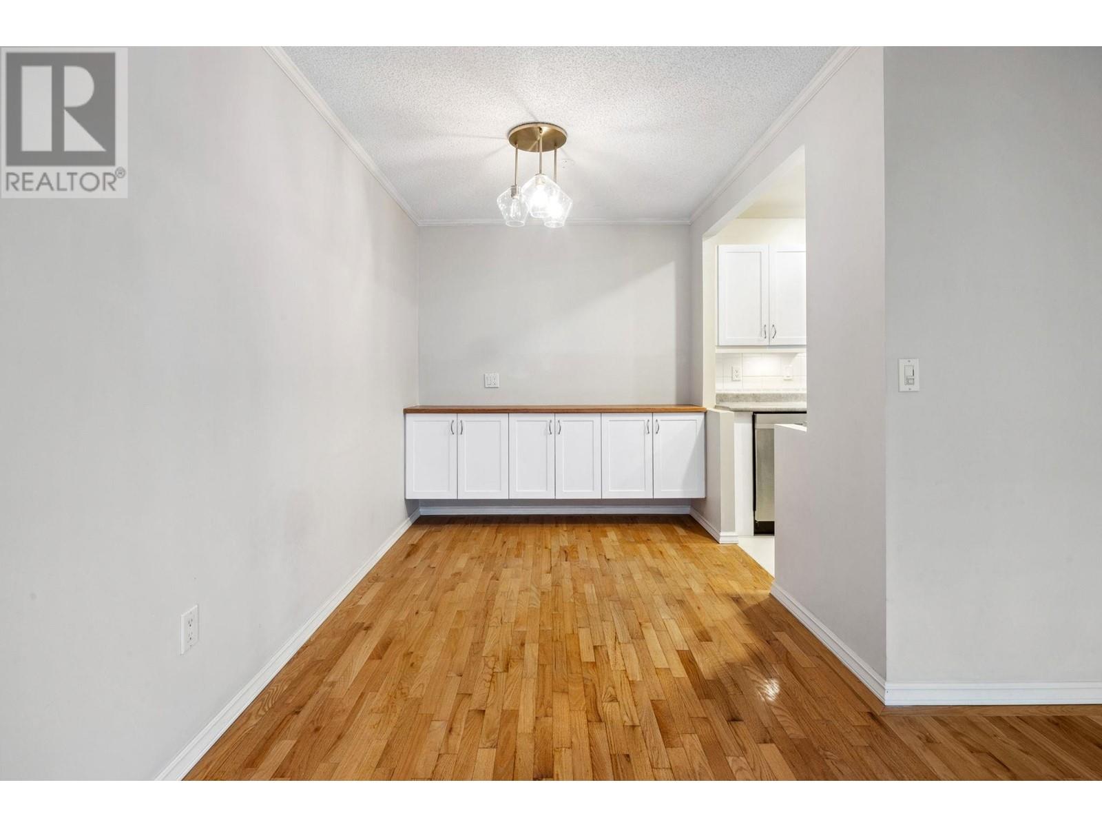 Listing Picture 17 of 30 : 403 1405 W 15TH AVENUE, Vancouver / 溫哥華 - 魯藝地產 Yvonne Lu Group - MLS Medallion Club Member