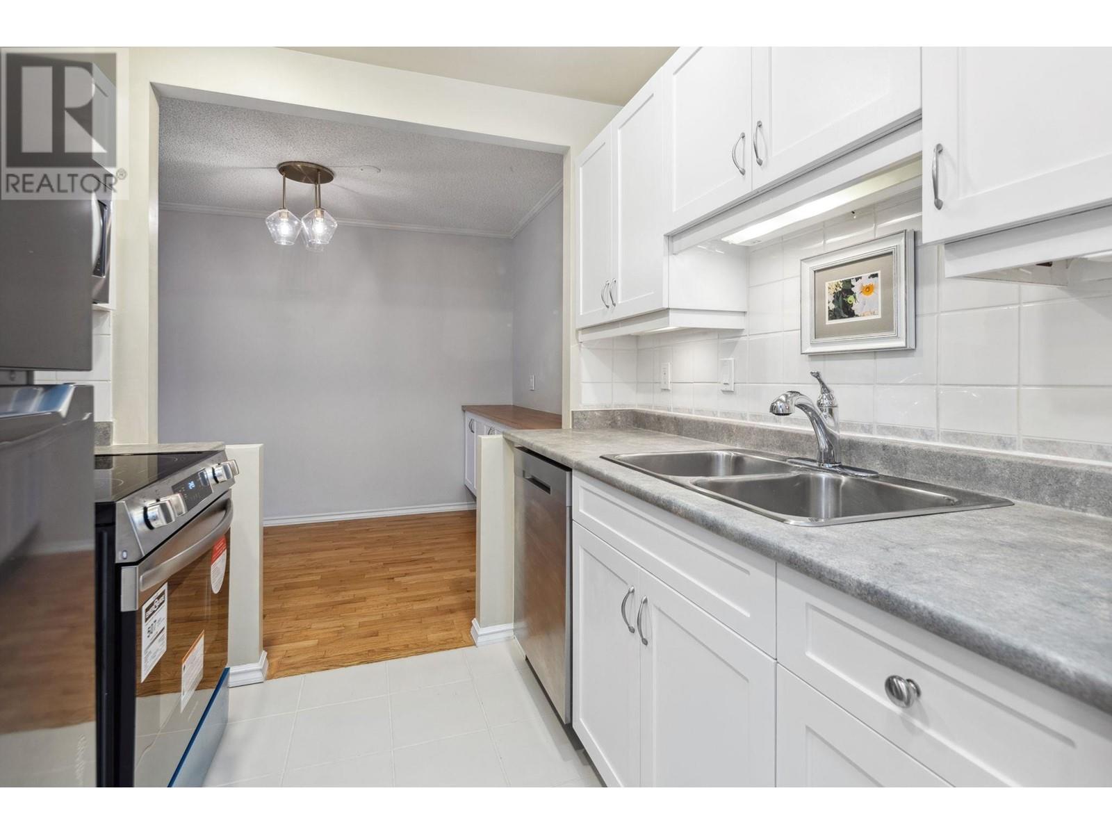 Listing Picture 14 of 30 : 403 1405 W 15TH AVENUE, Vancouver / 溫哥華 - 魯藝地產 Yvonne Lu Group - MLS Medallion Club Member