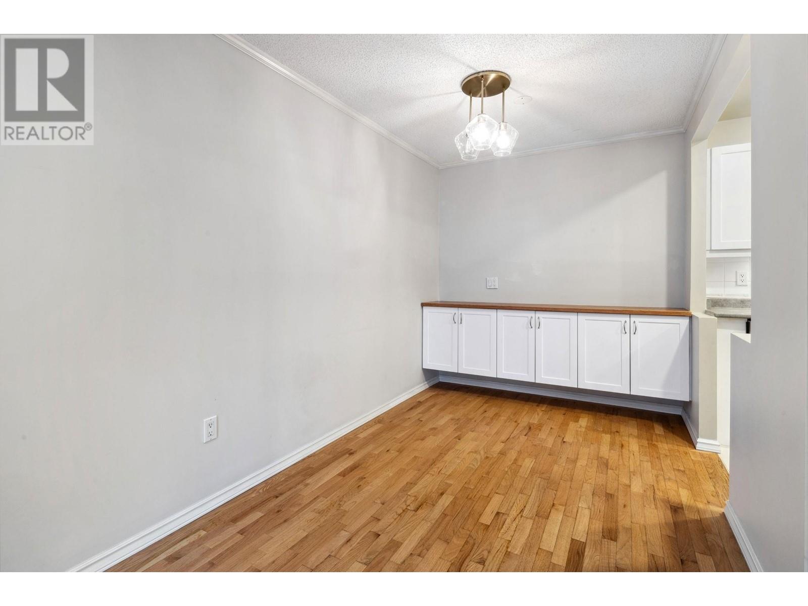 Listing Picture 18 of 30 : 403 1405 W 15TH AVENUE, Vancouver / 溫哥華 - 魯藝地產 Yvonne Lu Group - MLS Medallion Club Member