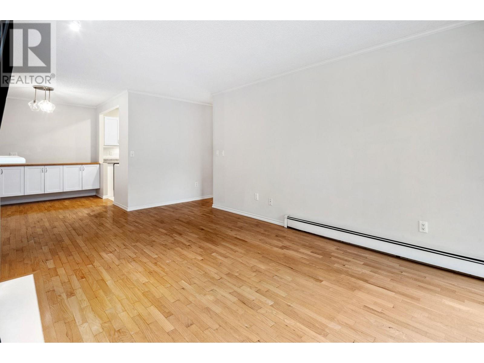 Listing Picture 19 of 30 : 403 1405 W 15TH AVENUE, Vancouver / 溫哥華 - 魯藝地產 Yvonne Lu Group - MLS Medallion Club Member