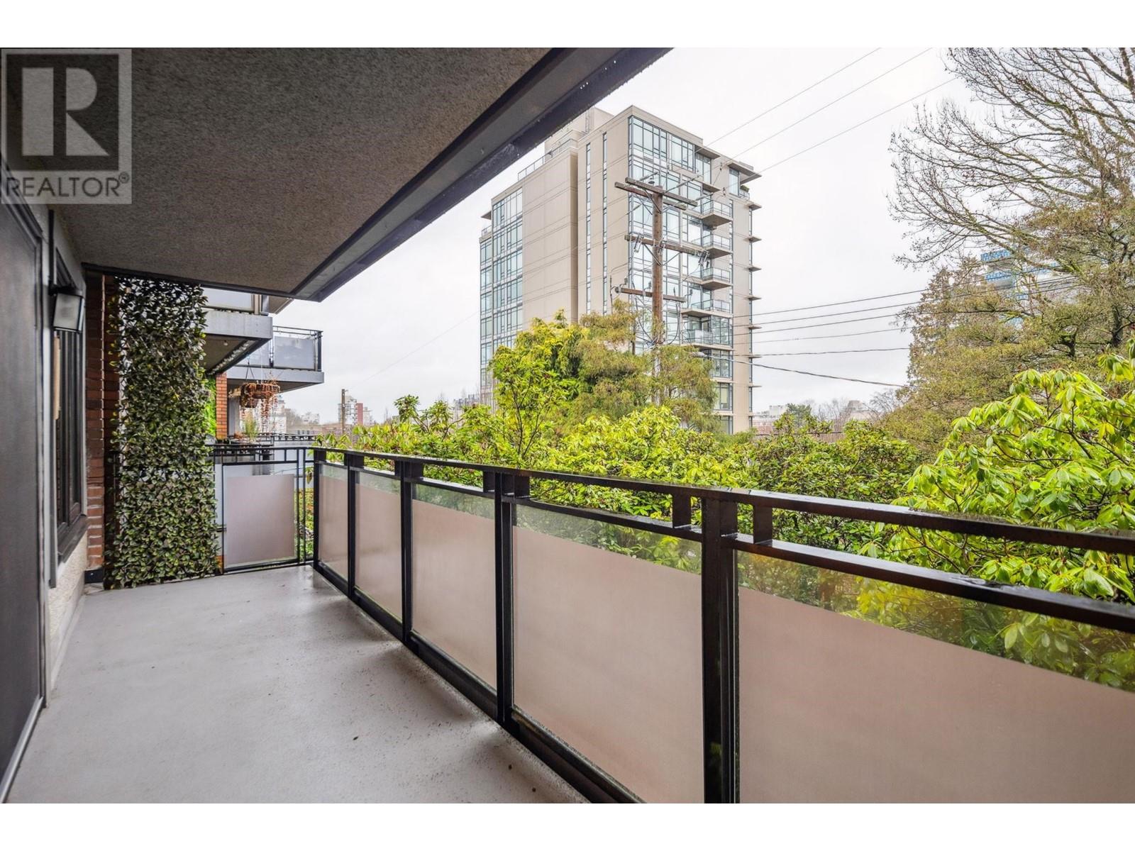 Listing Picture 26 of 30 : 403 1405 W 15TH AVENUE, Vancouver / 溫哥華 - 魯藝地產 Yvonne Lu Group - MLS Medallion Club Member