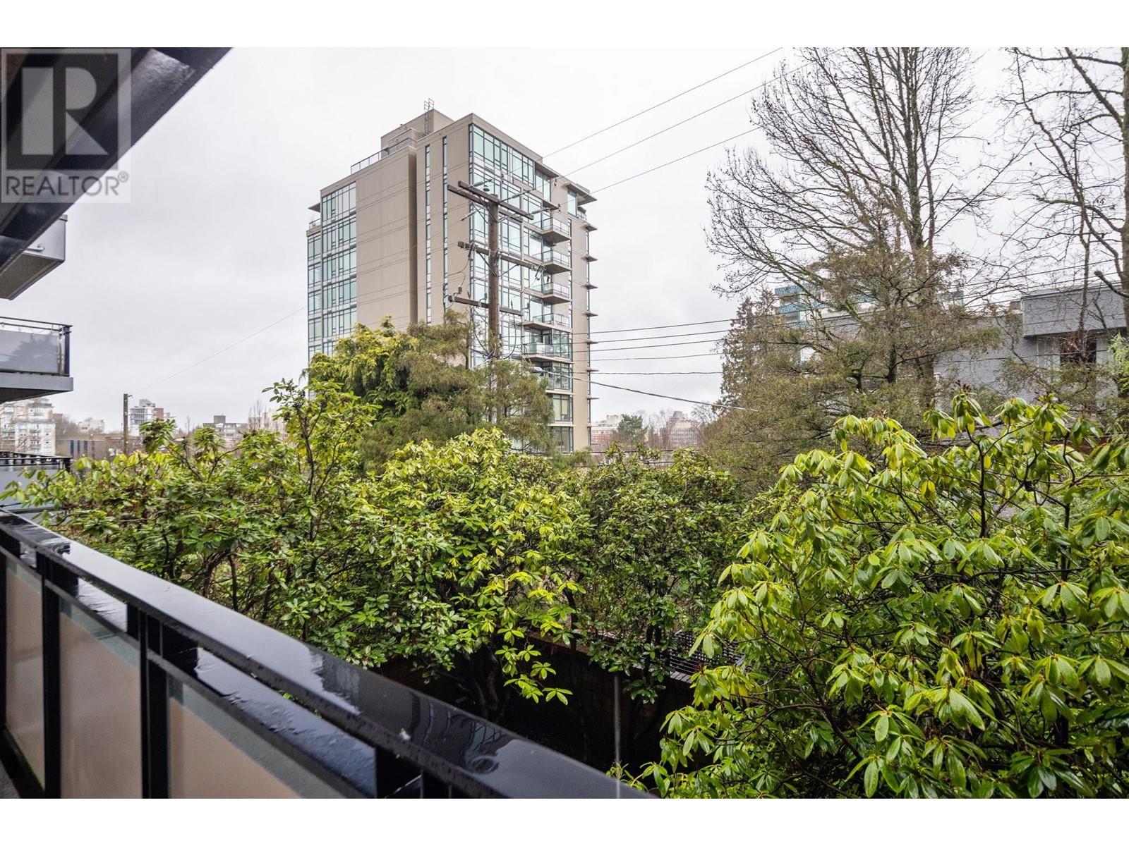 Listing Picture 28 of 30 : 403 1405 W 15TH AVENUE, Vancouver / 溫哥華 - 魯藝地產 Yvonne Lu Group - MLS Medallion Club Member