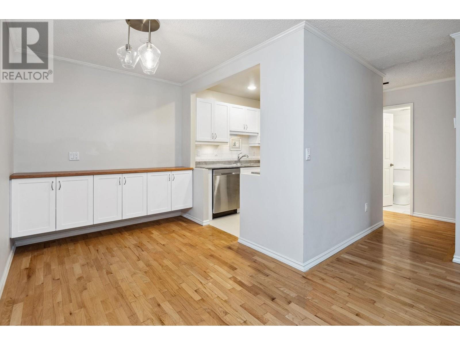 Listing Picture 16 of 30 : 403 1405 W 15TH AVENUE, Vancouver / 溫哥華 - 魯藝地產 Yvonne Lu Group - MLS Medallion Club Member