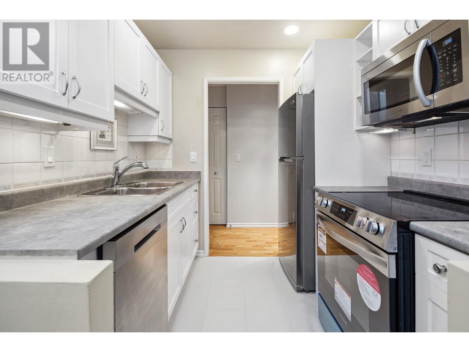 Listing Picture 13 of 30 : 403 1405 W 15TH AVENUE, Vancouver / 溫哥華 - 魯藝地產 Yvonne Lu Group - MLS Medallion Club Member