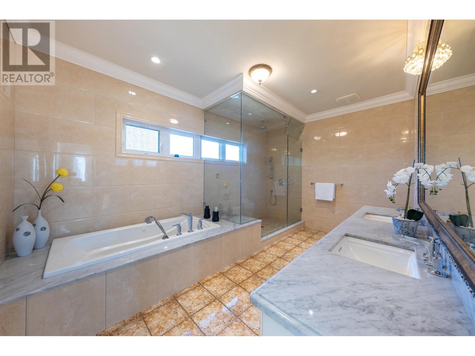 Listing Picture 29 of 40 : 9331 GLENACRES DRIVE, Richmond / 烈治文 - 魯藝地產 Yvonne Lu Group - MLS Medallion Club Member