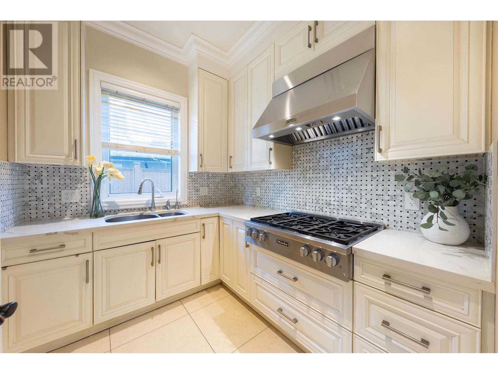 Listing Picture 18 of 40 : 9331 GLENACRES DRIVE, Richmond / 烈治文 - 魯藝地產 Yvonne Lu Group - MLS Medallion Club Member