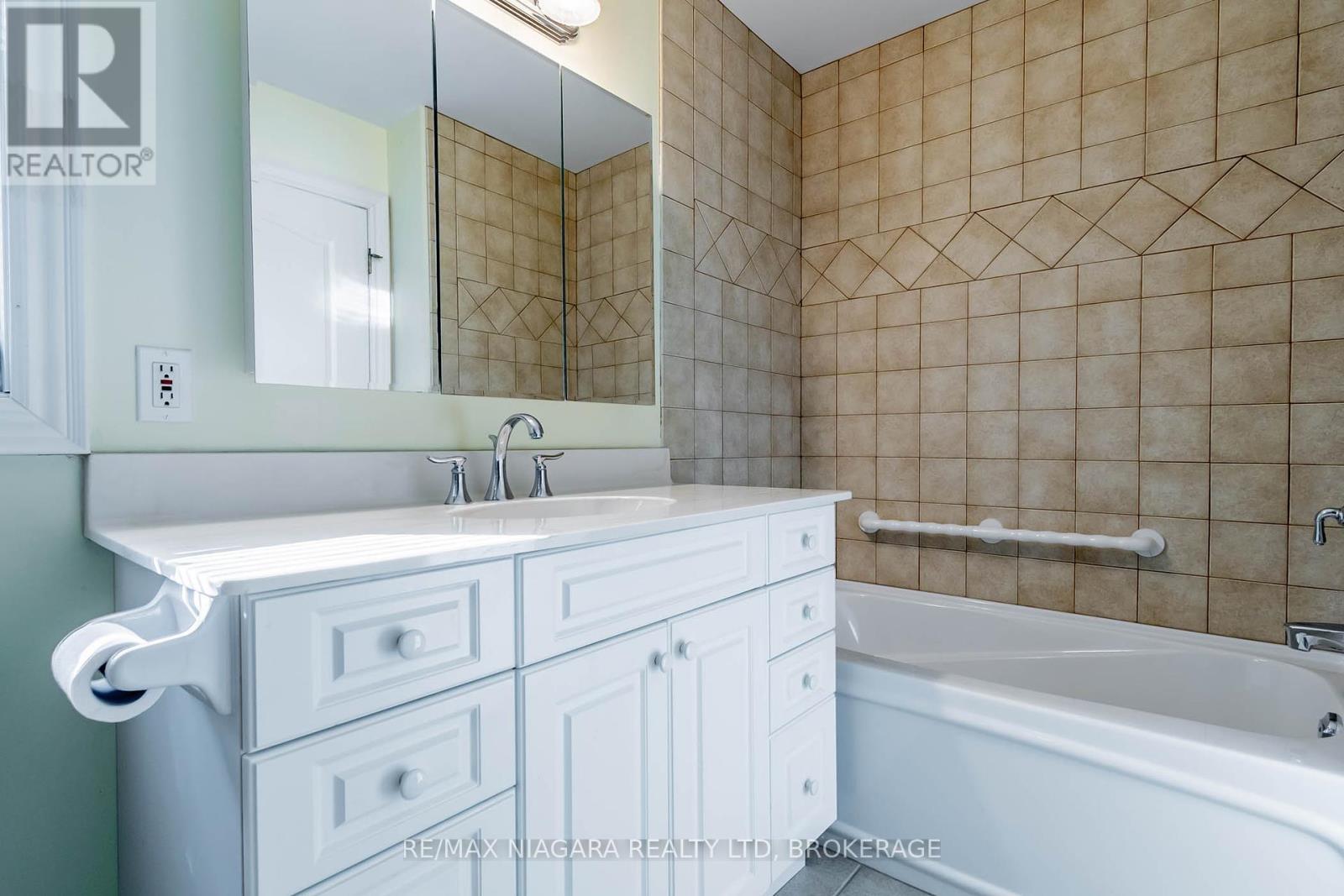 47 Sculler's Way, St. Catharines, Ontario  L2N 7S9 - Photo 15 - X11997748