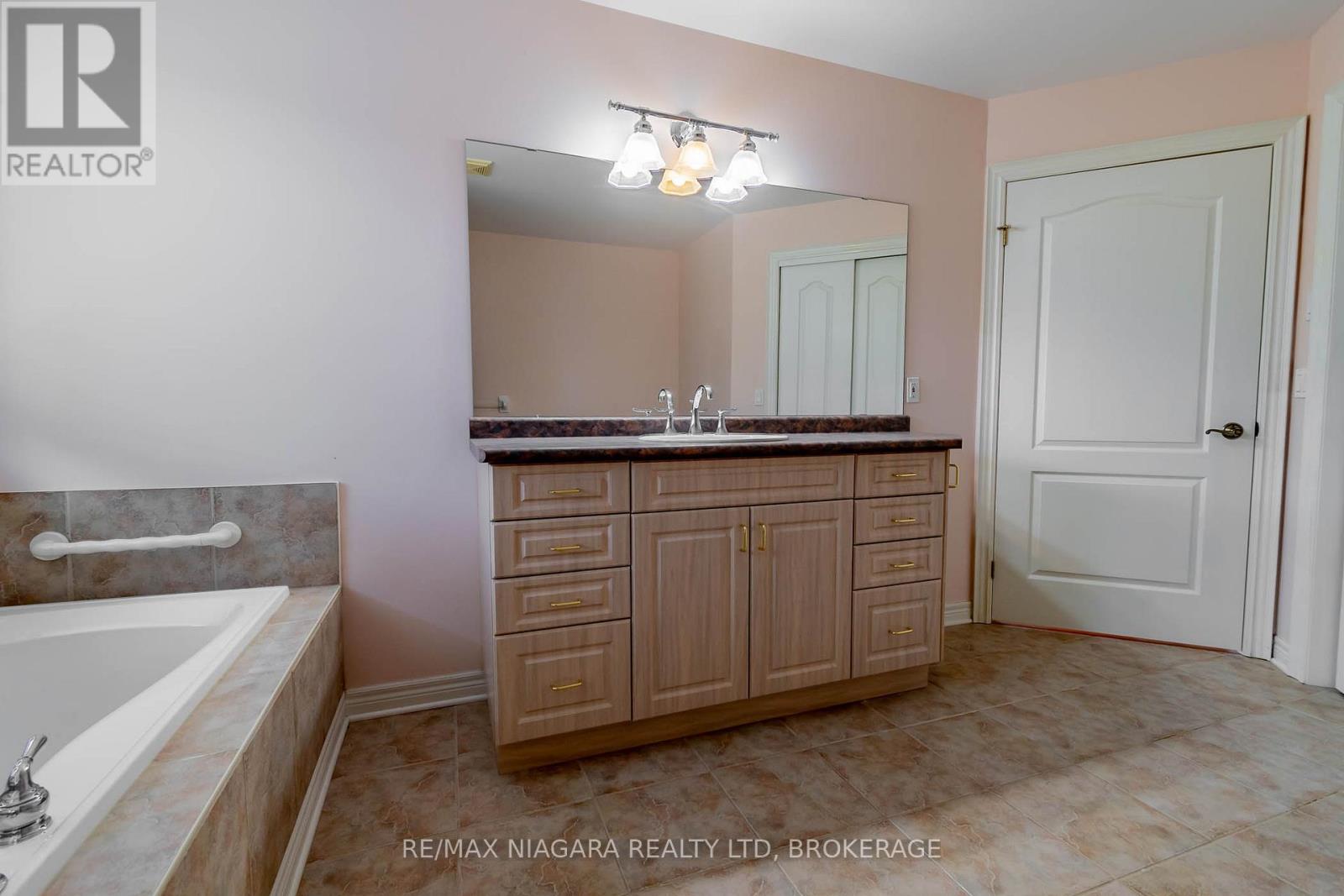 47 Sculler's Way, St. Catharines, Ontario  L2N 7S9 - Photo 24 - X11997748