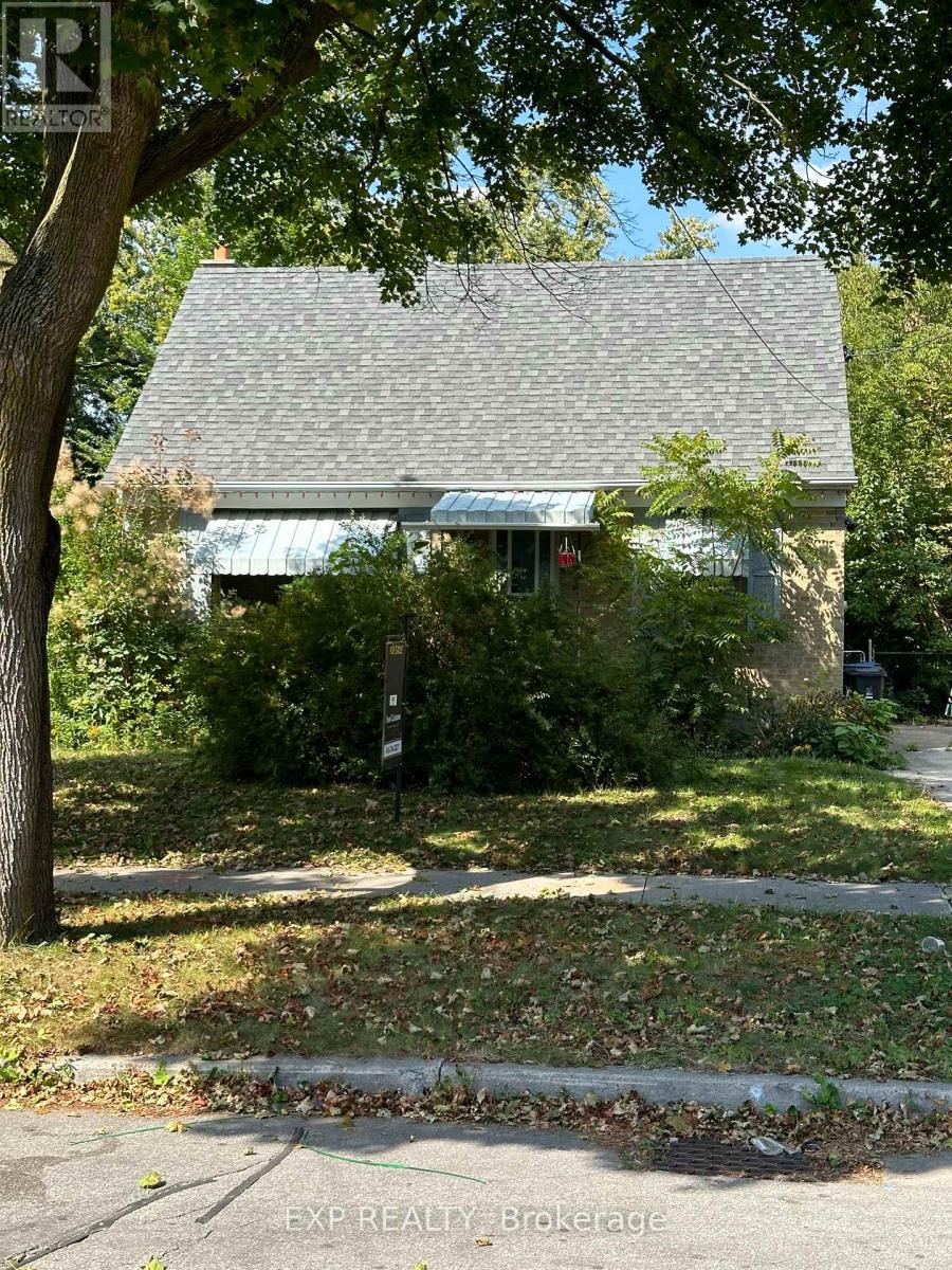 26 Pleasant Avenue, Toronto (Newtonbrook West), Ontario  M2M 1L9 - Photo 2 - C11997482