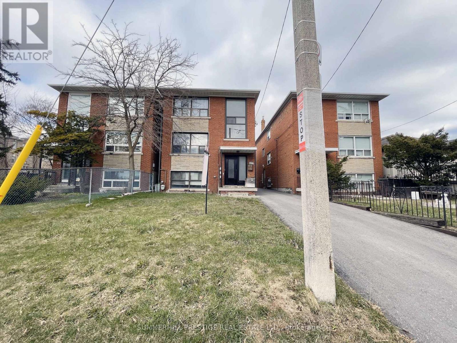 377 Caledonia Road, Toronto (Caledonia-Fairbank), Ontario  M6E 4T7 - Photo 4 - W11997460