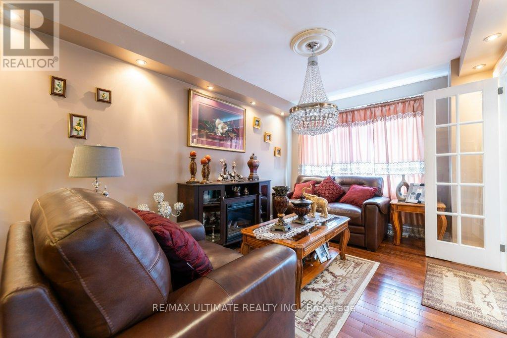 698 Old Weston Road W, Toronto, Ontario  M6N 3B8 - Photo 7 - W11997495