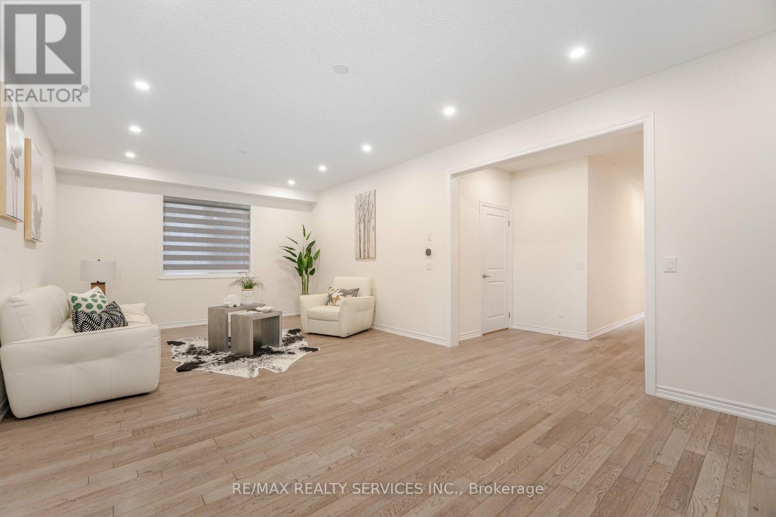 Property at 43 RAINBROOK CLOSE image 5