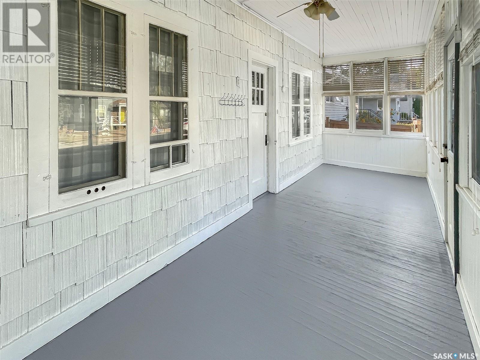 Property at 314 3rd AVENUE NE image 3