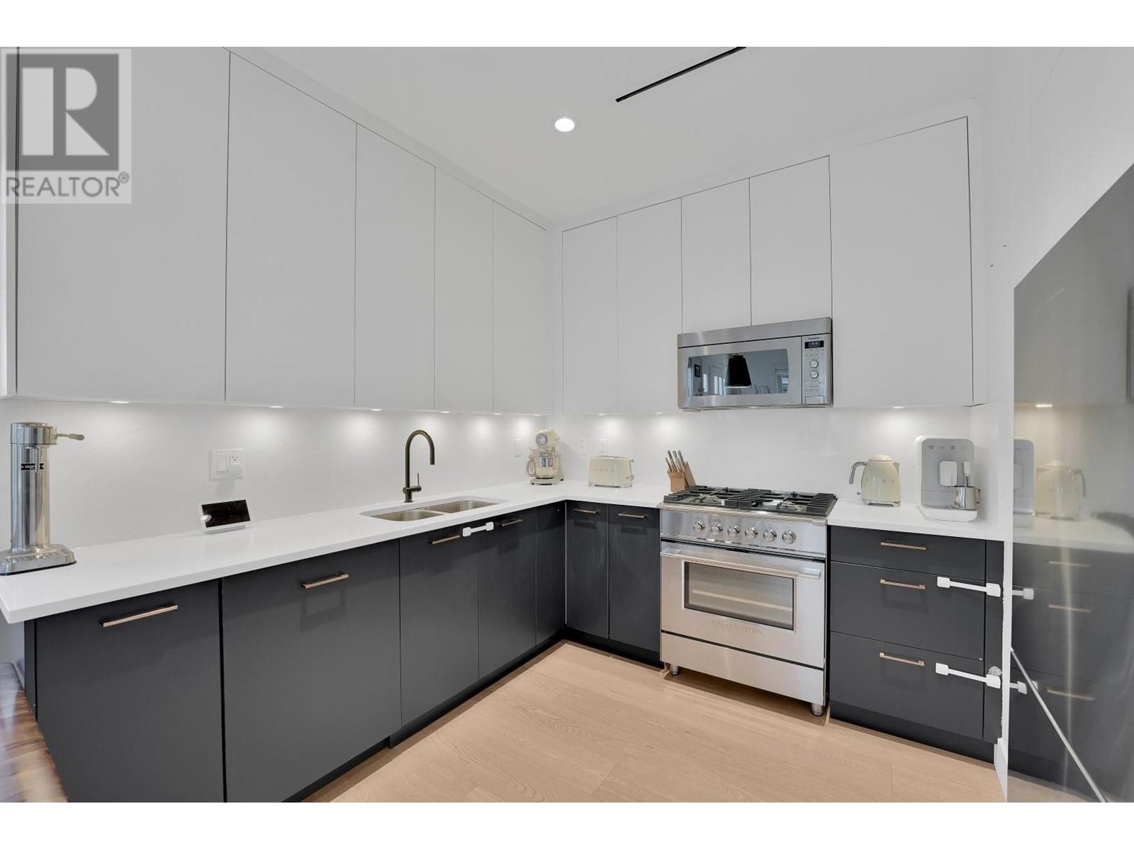 1919 E 3rd Avenue, Vancouver, British Columbia  V5N 1H4 - Photo 2 - R2972511