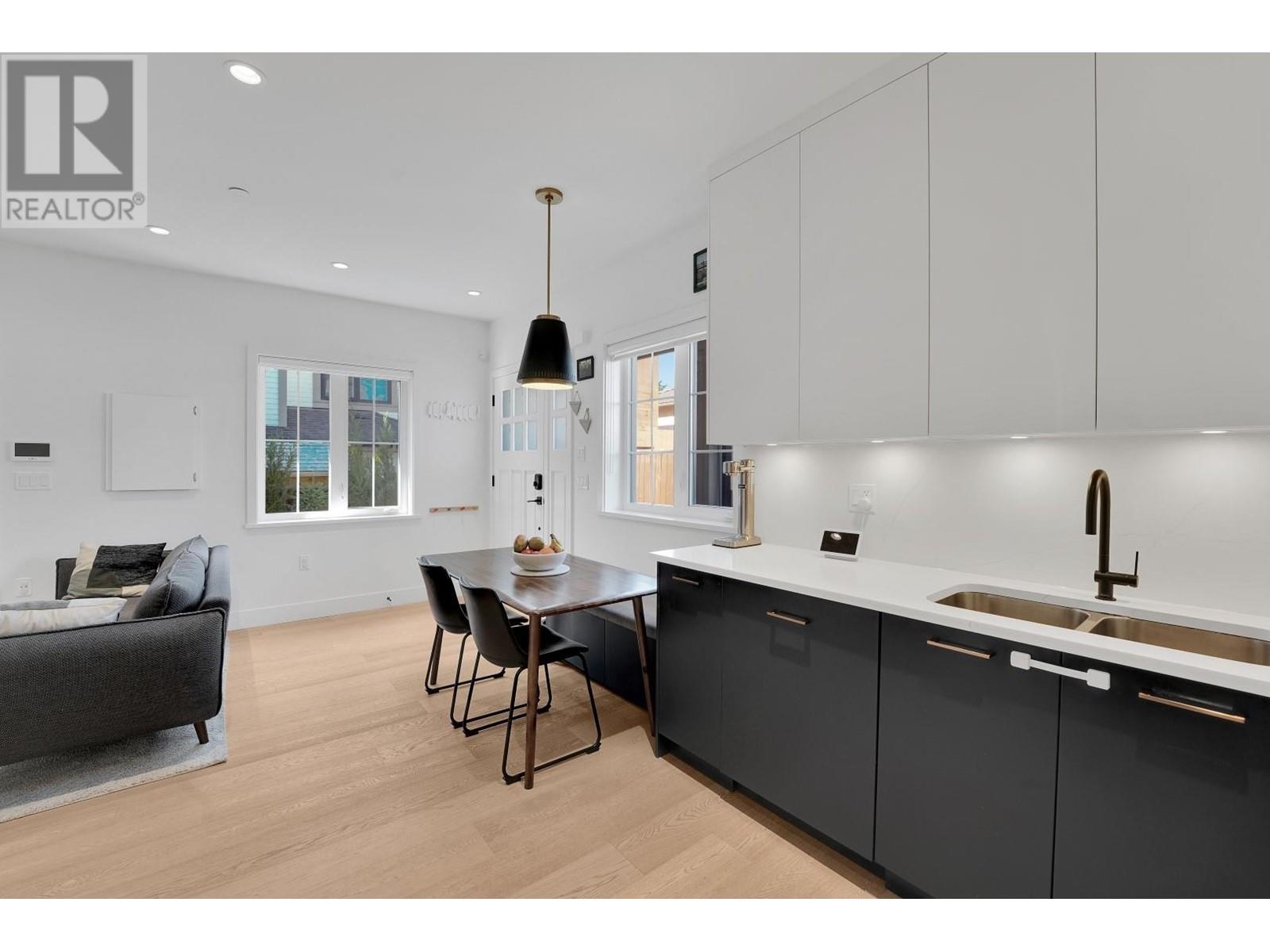 1919 E 3rd Avenue, Vancouver, British Columbia  V5N 1H4 - Photo 3 - R2972511