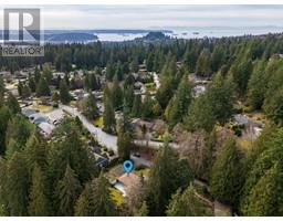 350 ST JAMES CRESCENT, West Vancouver, British Columbia