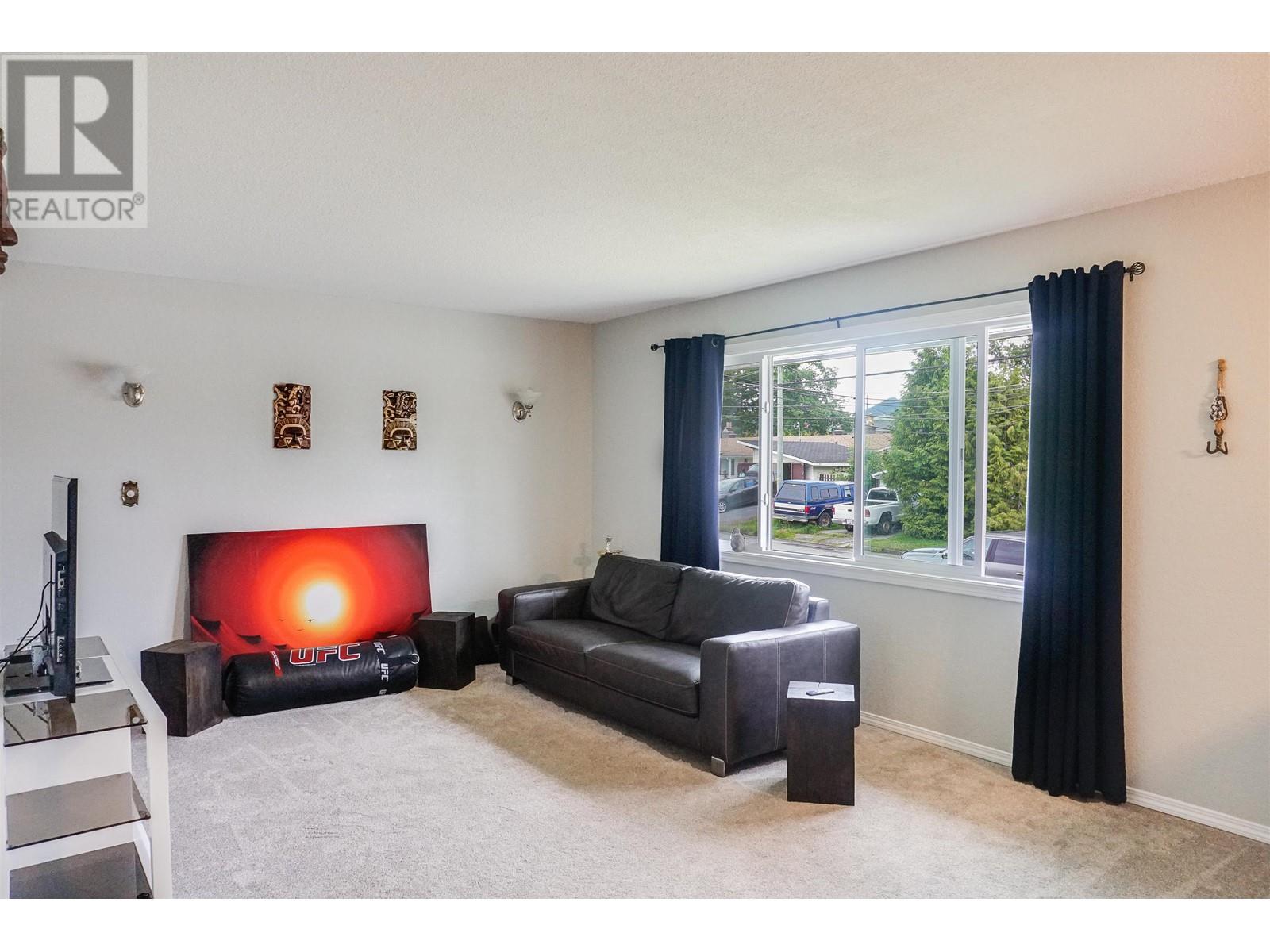 Property at 109 ORIOLE STREET image 2