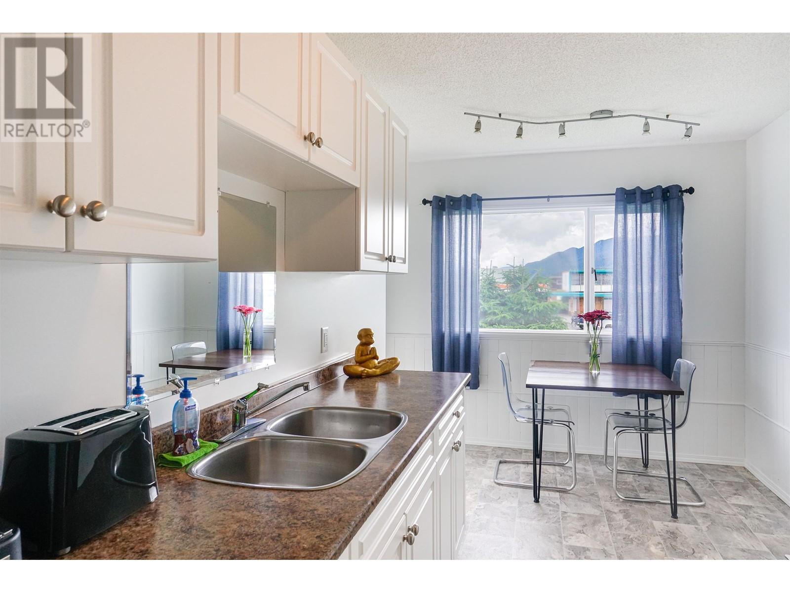 Property at 109 ORIOLE STREET image 4