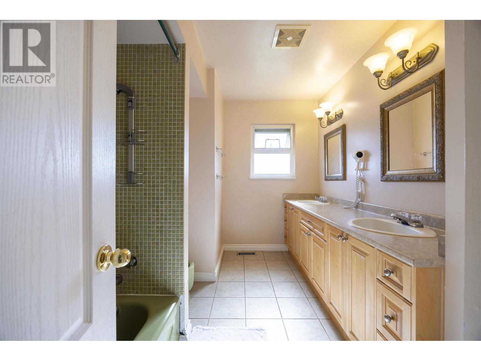 736 Sydney Avenue, Coquitlam, British Columbia  V3K 3K2 - Photo 18 - R2972235
