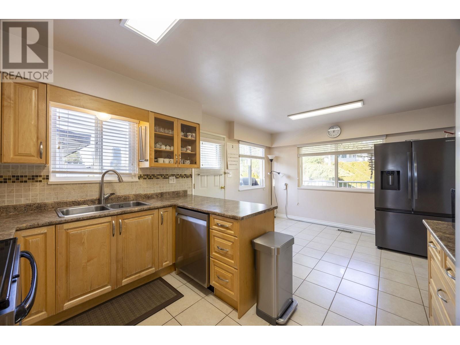 736 Sydney Avenue, Coquitlam, British Columbia  V3K 3K2 - Photo 14 - R2972235