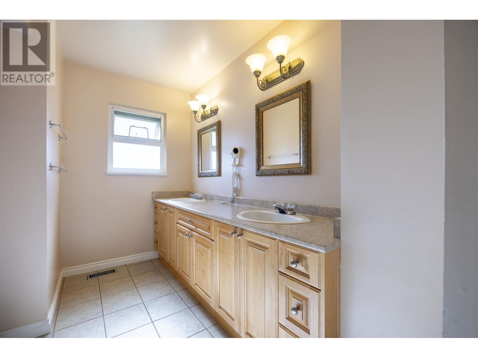 736 Sydney Avenue, Coquitlam, British Columbia  V3K 3K2 - Photo 17 - R2972235