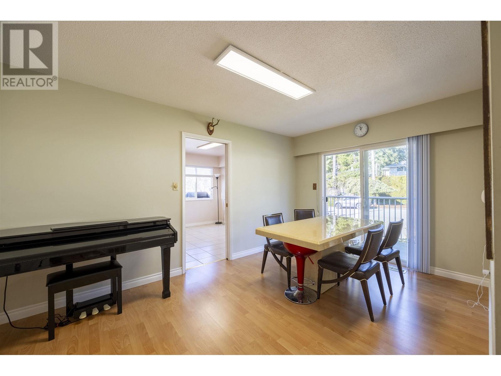 736 Sydney Avenue, Coquitlam, British Columbia  V3K 3K2 - Photo 8 - R2972235