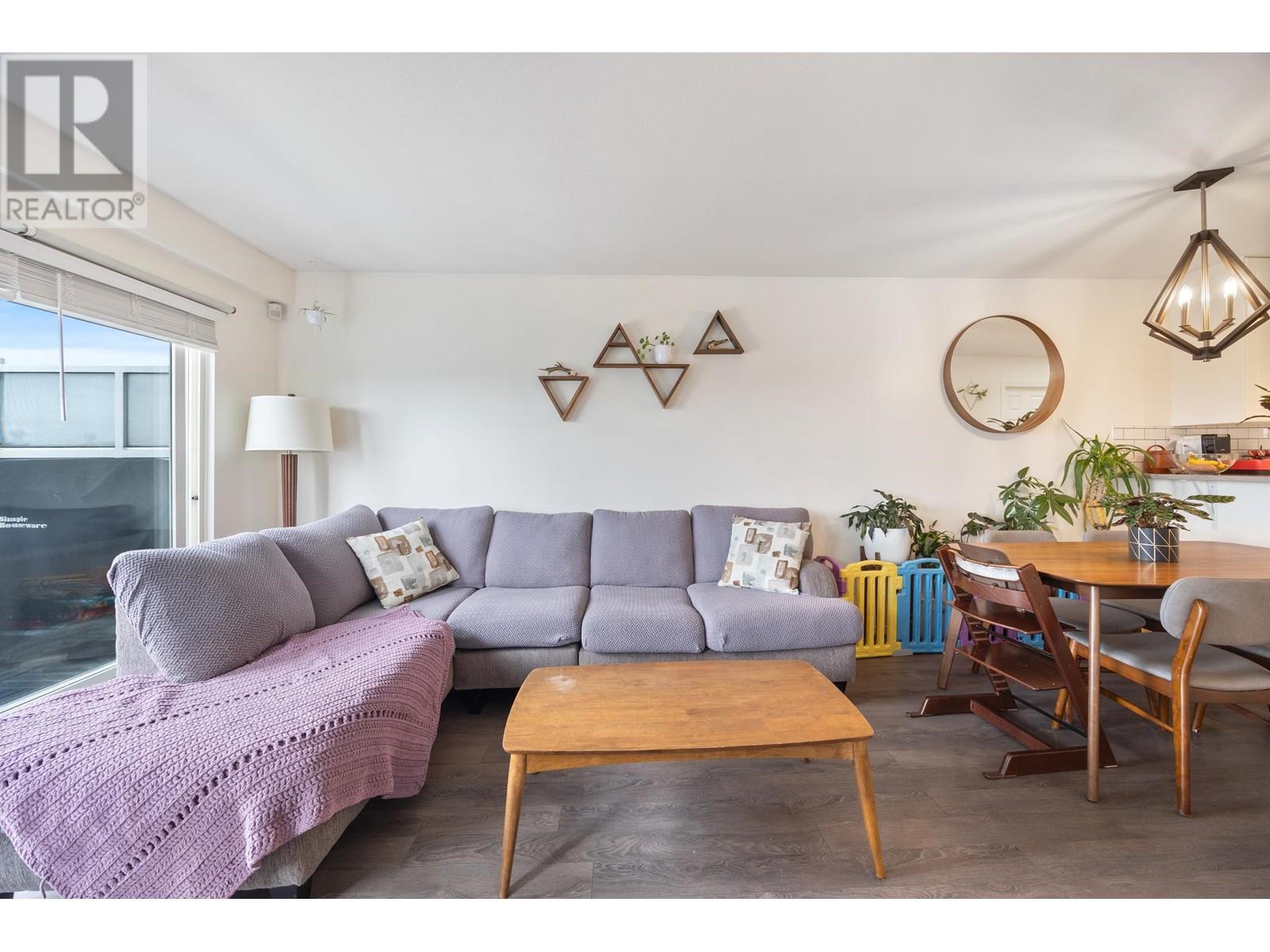 Listing Picture 7 of 31 : PH8 1988 E 49TH AVENUE, Vancouver / 溫哥華 - 魯藝地產 Yvonne Lu Group - MLS Medallion Club Member