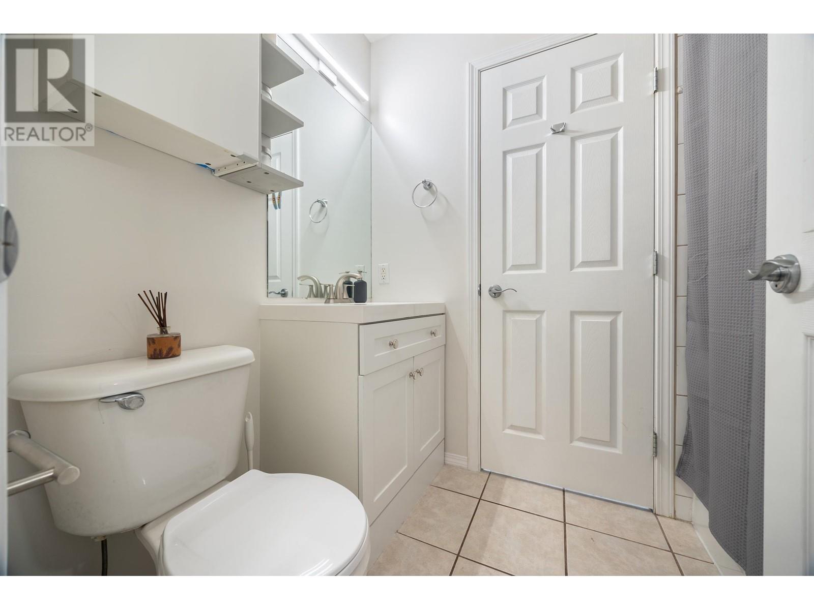 Listing Picture 19 of 31 : PH8 1988 E 49TH AVENUE, Vancouver / 溫哥華 - 魯藝地產 Yvonne Lu Group - MLS Medallion Club Member