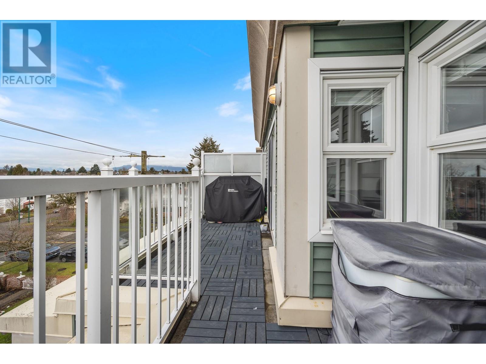 Listing Picture 14 of 31 : PH8 1988 E 49TH AVENUE, Vancouver / 溫哥華 - 魯藝地產 Yvonne Lu Group - MLS Medallion Club Member