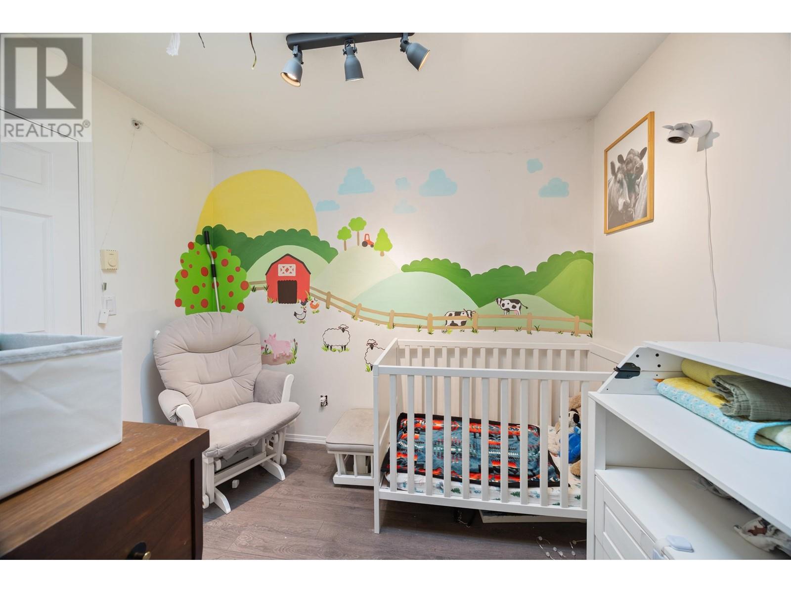 Listing Picture 22 of 31 : PH8 1988 E 49TH AVENUE, Vancouver / 溫哥華 - 魯藝地產 Yvonne Lu Group - MLS Medallion Club Member