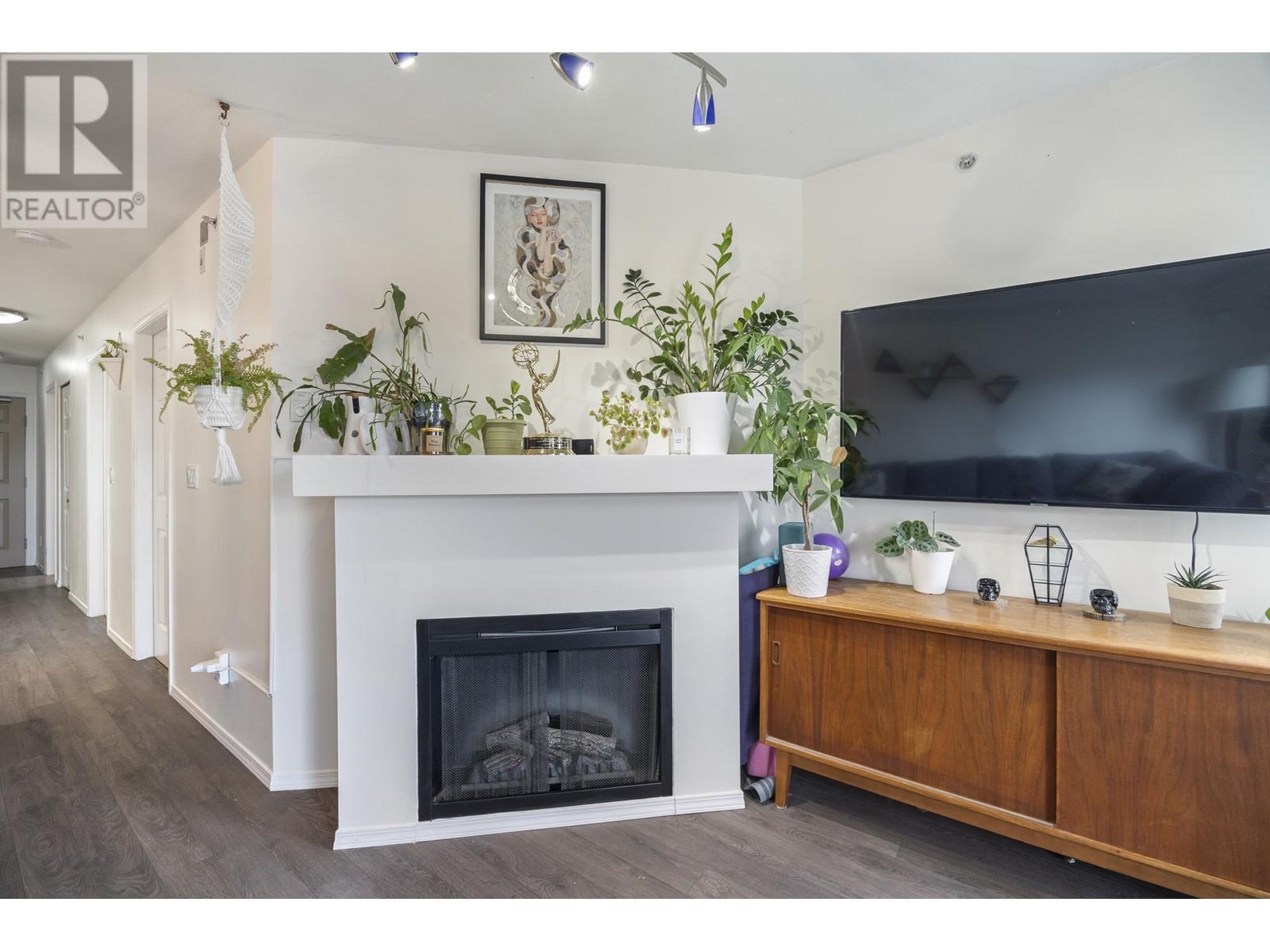 Listing Picture 9 of 31 : PH8 1988 E 49TH AVENUE, Vancouver / 溫哥華 - 魯藝地產 Yvonne Lu Group - MLS Medallion Club Member