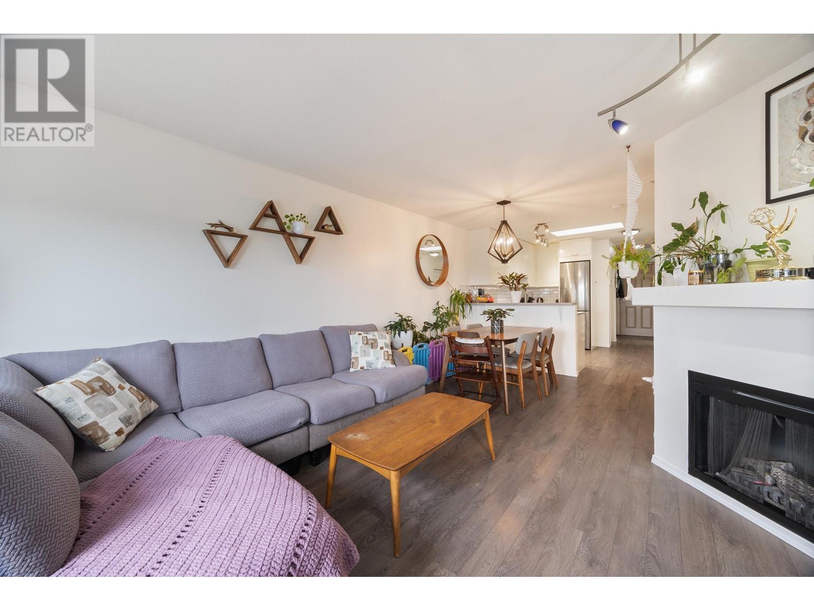 Listing Picture 5 of 31 : PH8 1988 E 49TH AVENUE, Vancouver / 溫哥華 - 魯藝地產 Yvonne Lu Group - MLS Medallion Club Member