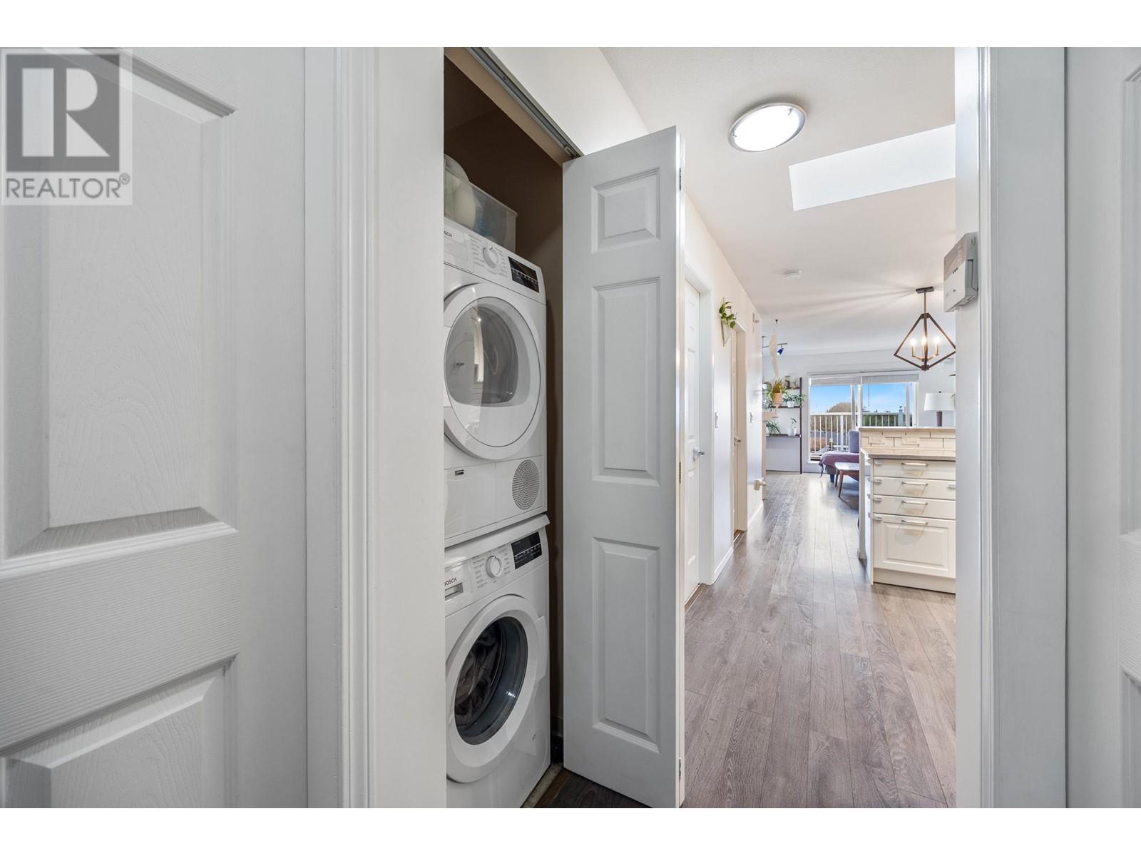 Listing Picture 24 of 31 : PH8 1988 E 49TH AVENUE, Vancouver / 溫哥華 - 魯藝地產 Yvonne Lu Group - MLS Medallion Club Member