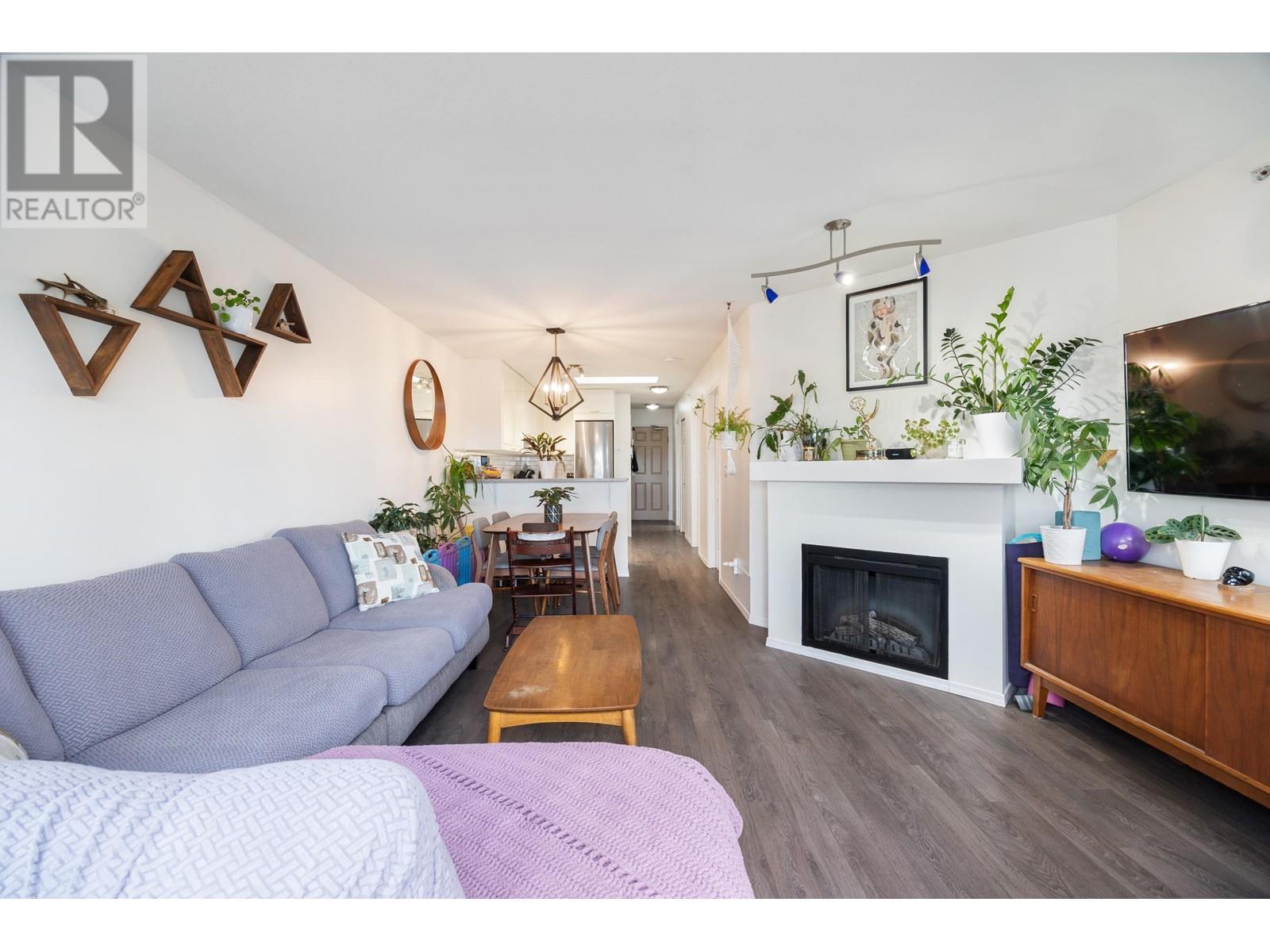 Listing Picture 8 of 31 : PH8 1988 E 49TH AVENUE, Vancouver / 溫哥華 - 魯藝地產 Yvonne Lu Group - MLS Medallion Club Member